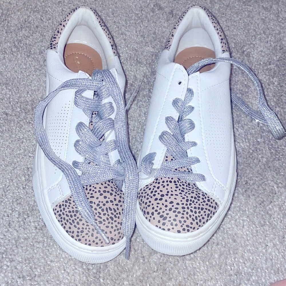 New leopard print Universal thread color-block tennis shoes size 6.5